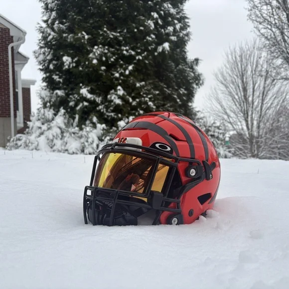Cincinnati Bengals Helmet with Visor. Size Large (Willing to meet locally)